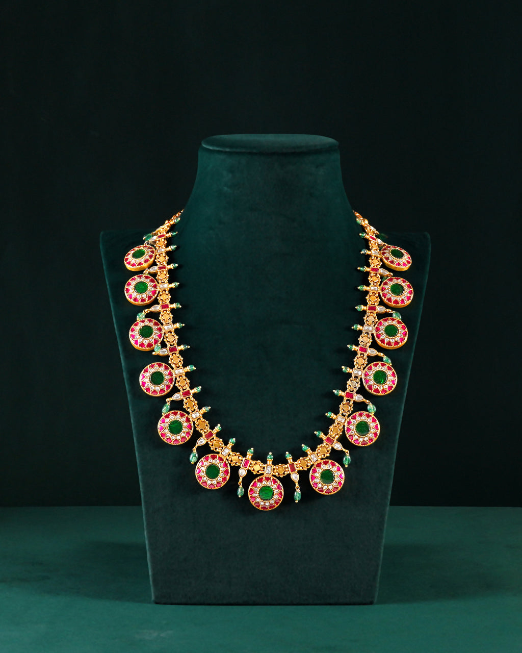 Silver Kundan Pattern Bottu Necklace with Green Beads