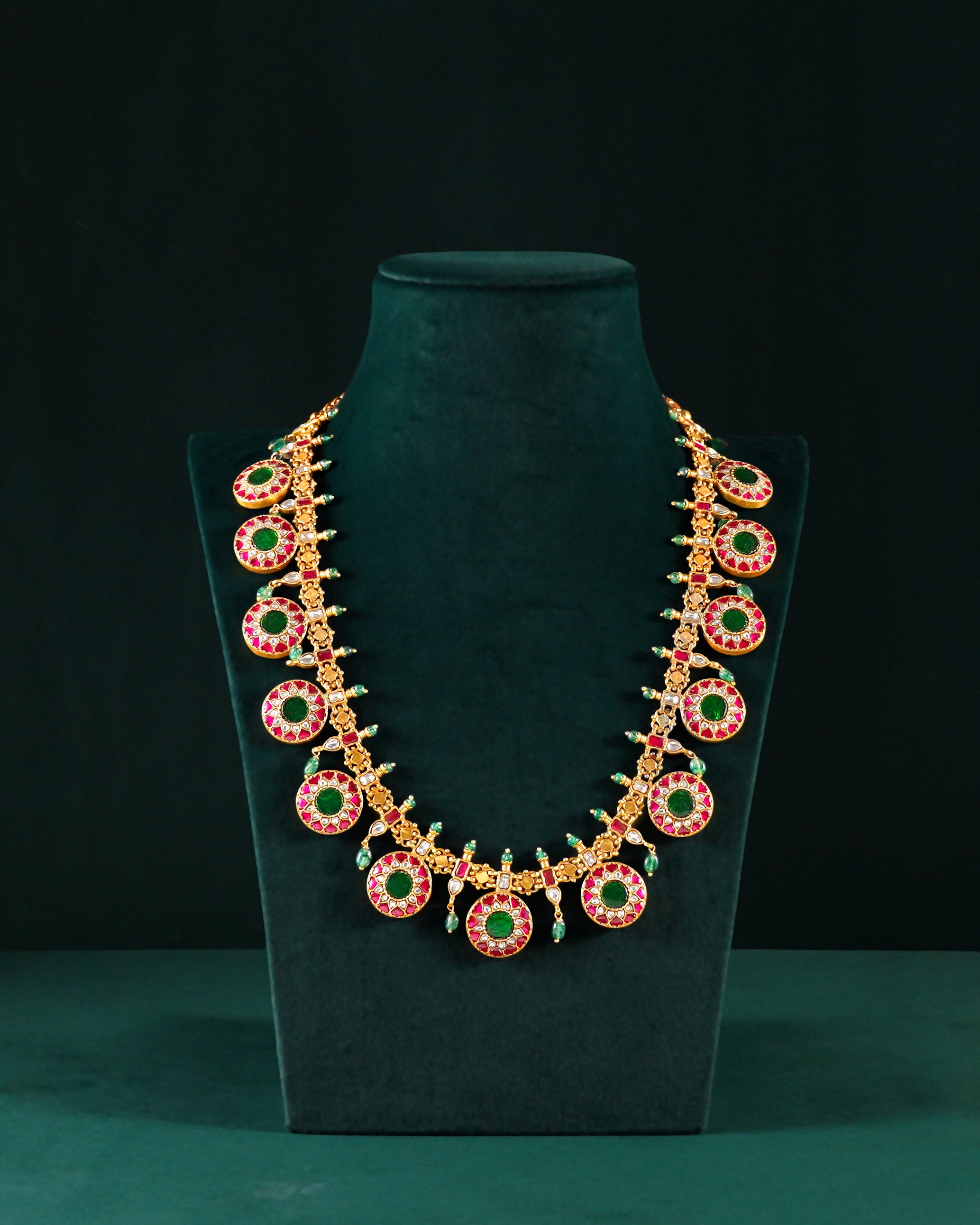 Silver Kundan Pattern Bottu Necklace with Green Beads