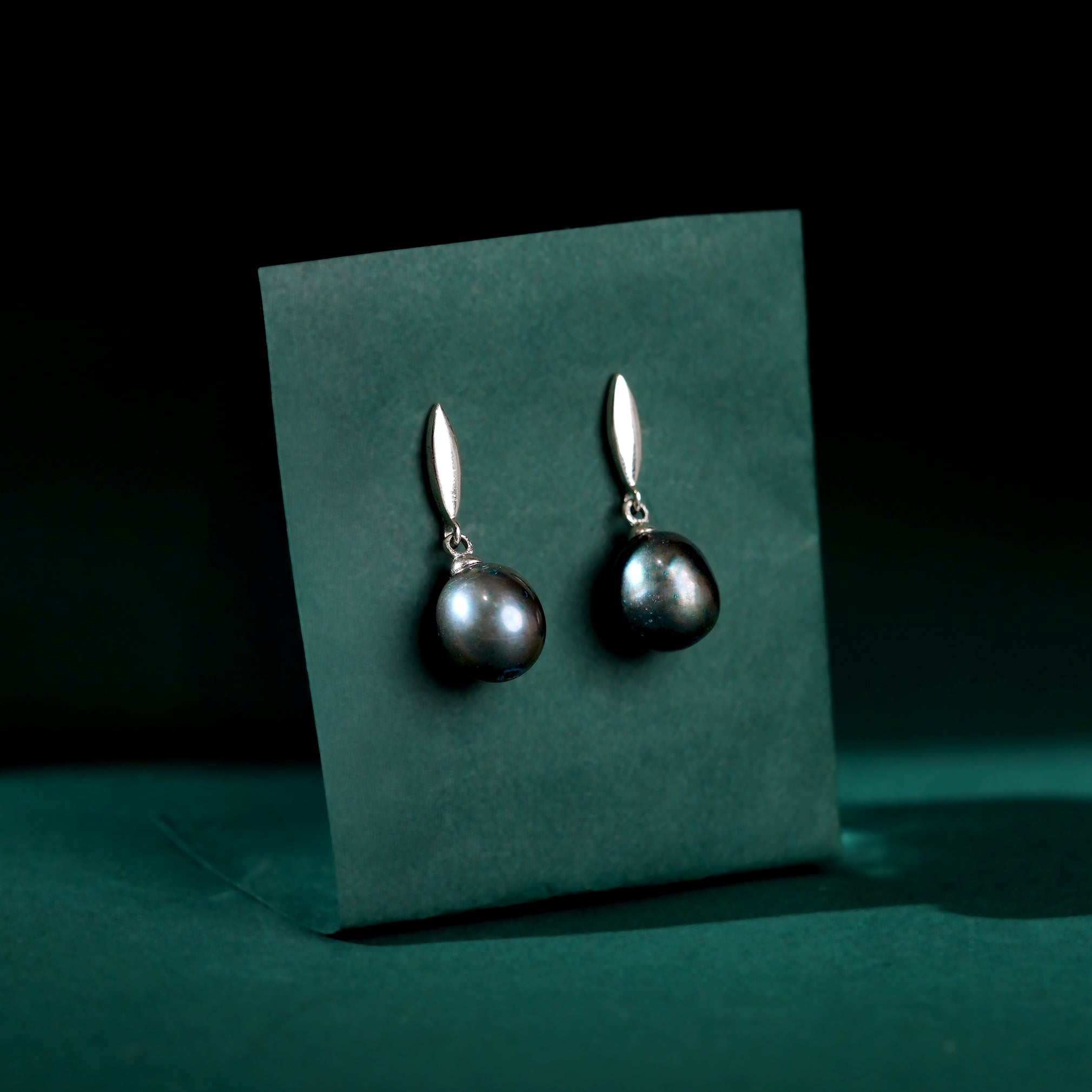Silver Earrings with Hanging Black Pearl