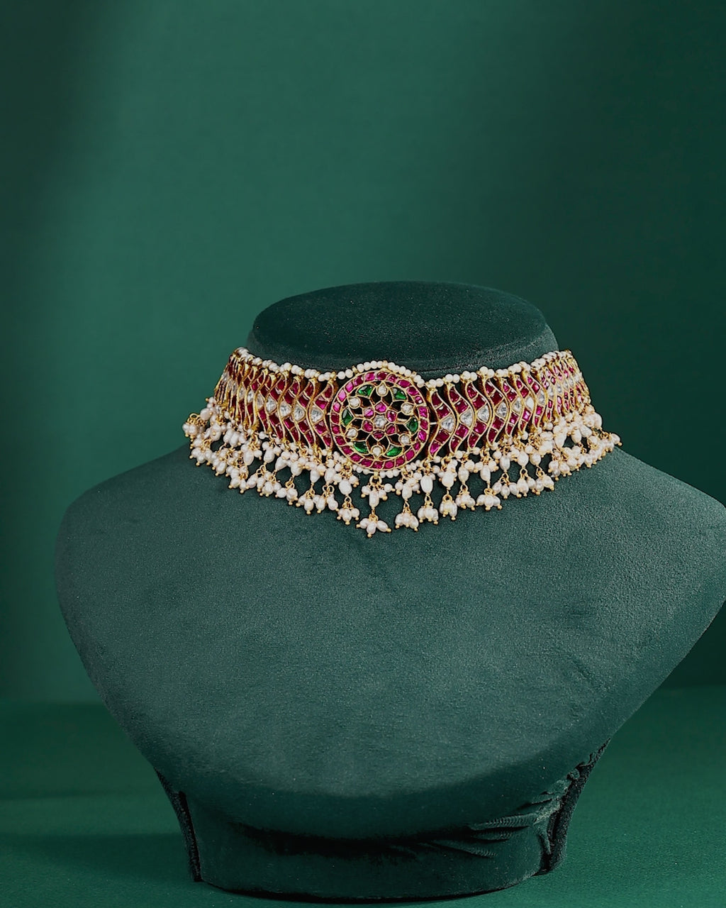 Royal Floral Kundan Pattern Choker in Silver
