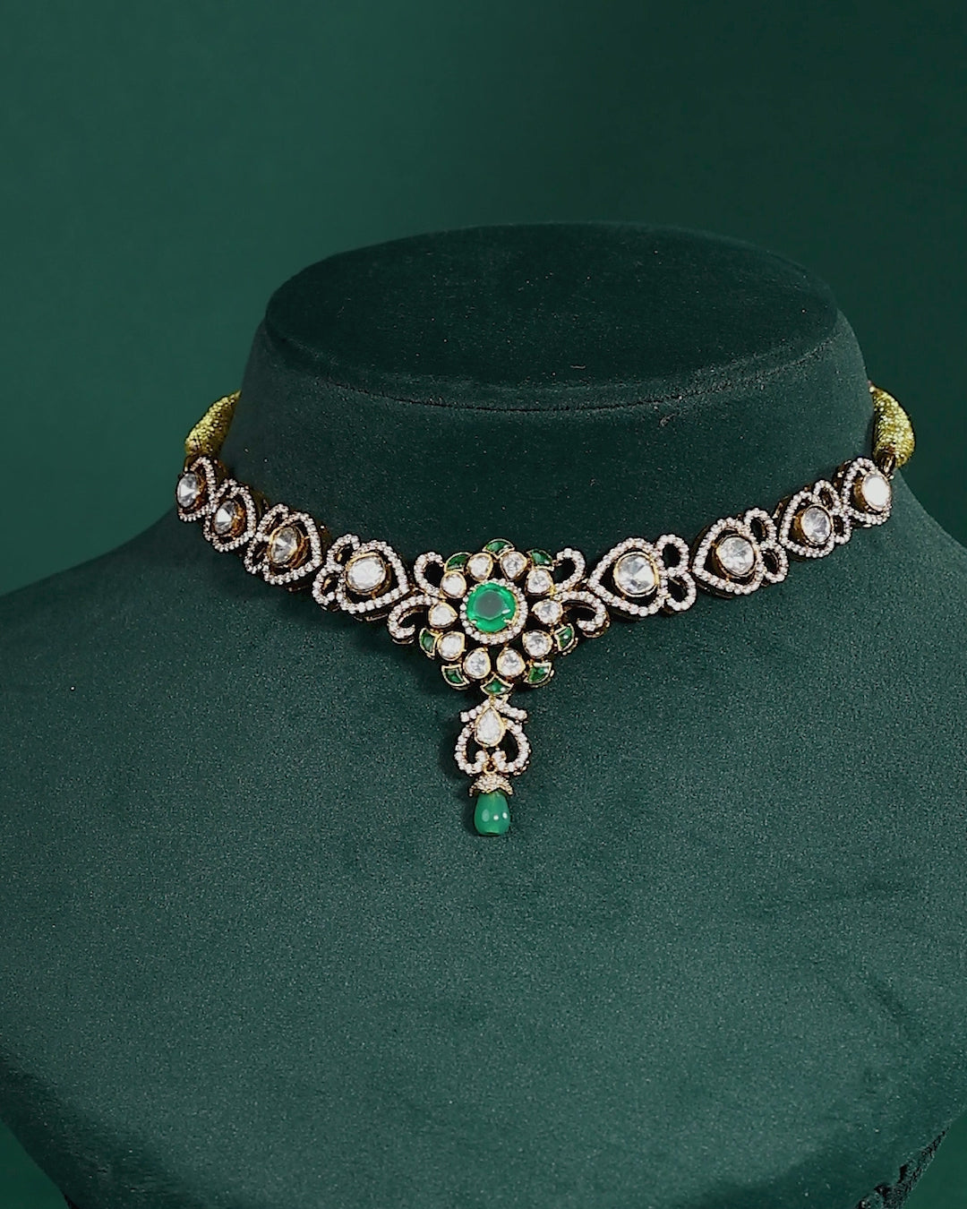 Silver Polki Pattern Short Necklace