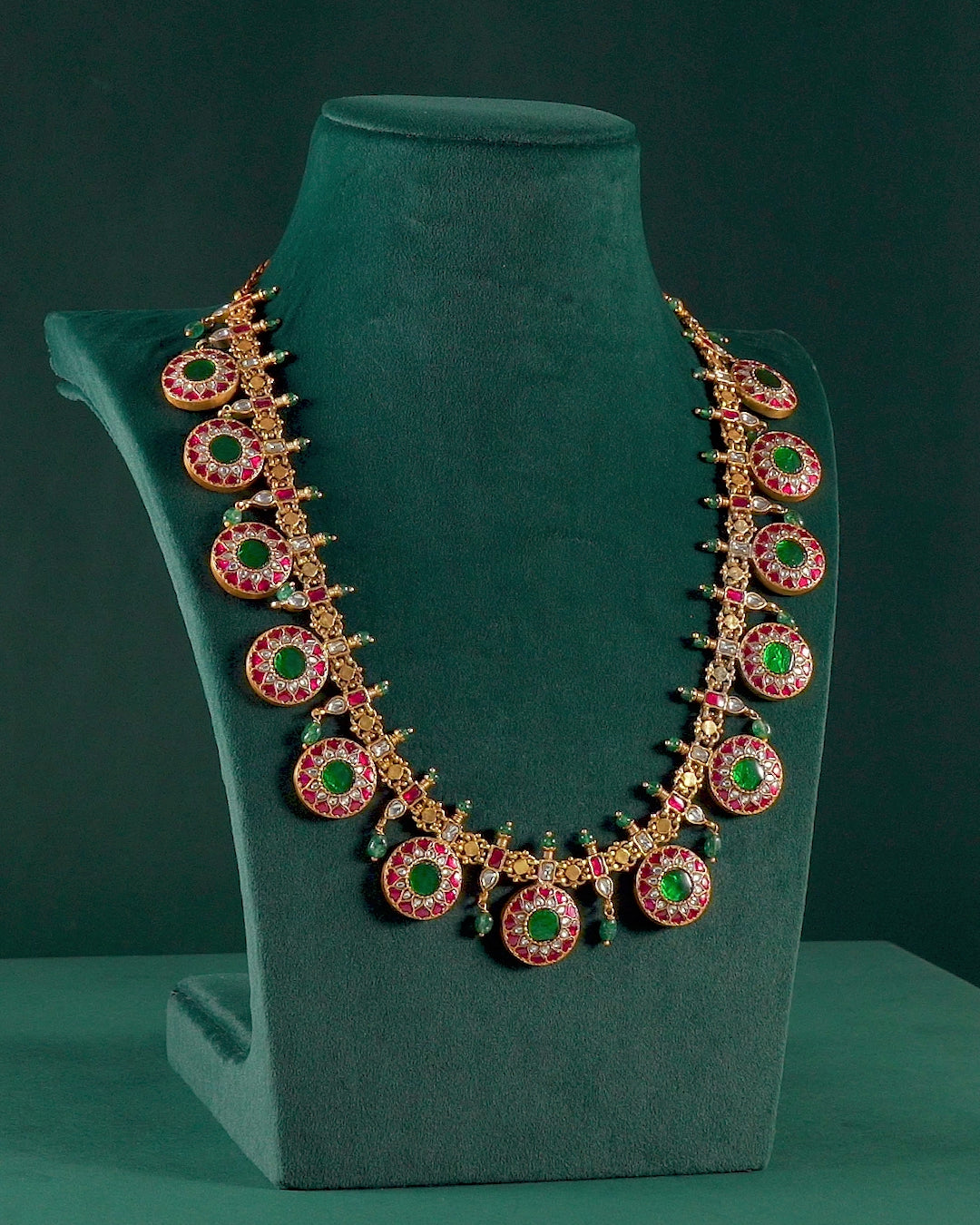 Silver Kundan Pattern Bottu Necklace with Green Beads