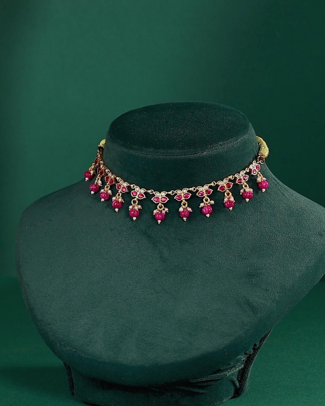 Silver Choker with Leaf-Motif